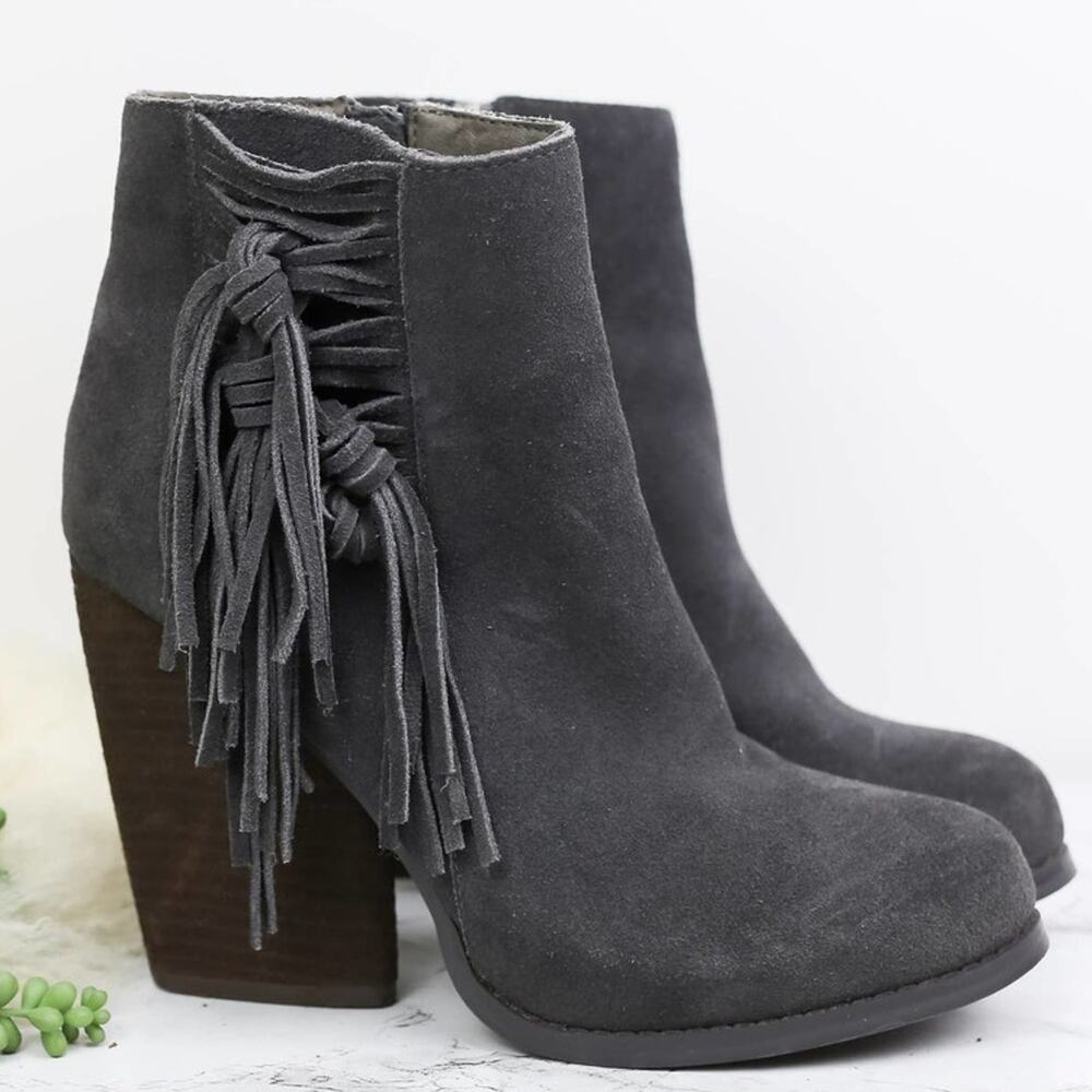 Very Volatile Los Angeles Gray Suede Leather Fringe Ankle Boots Size 8.5 Womens